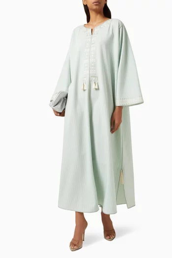 قفطان مزين بتطريزات