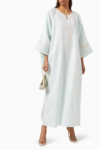 قفطان مزين بتطريزات