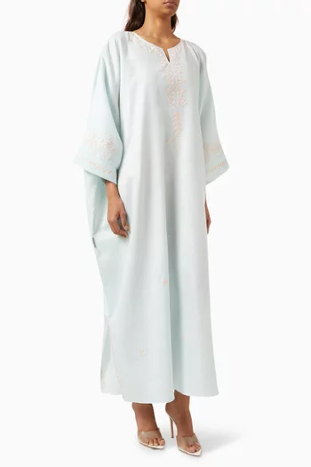 قفطان مزين بتطريزات