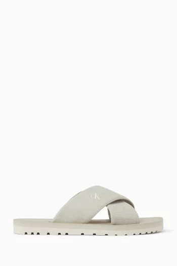 حذاء مفتوح بسيور متقاطعة قنب