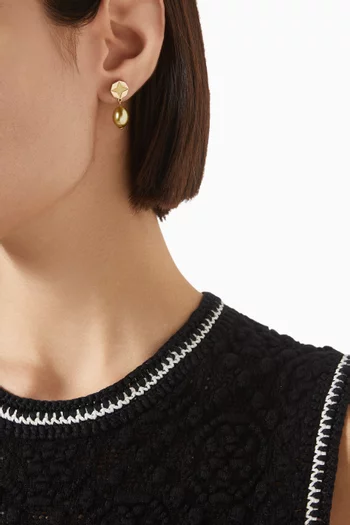 Kira Clover Pearl Drop Earrings in 18kt Gold-plated Brass