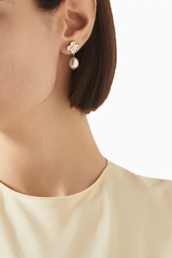 Kira Clover Pearl Drop Earrings in 18kt Gold-plated Brass