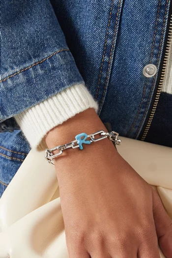 حلية بتصميم حرف H فضة إسترلينية مطلية بالمينا