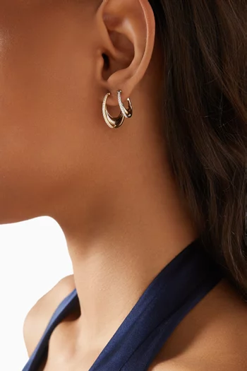 أقراط بلوب بتصميم هلال مرصعة بالماس ذهب عيار 18