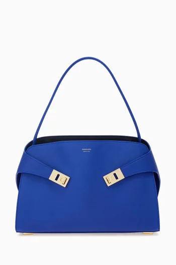 The Hug Shoulder Bag in Leather