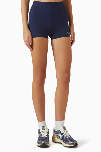 شورت بايكر بشعار الماركة بخط سيريف