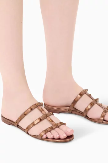 حذاء مفتوح بحلي هرمية جلد نابا لامع