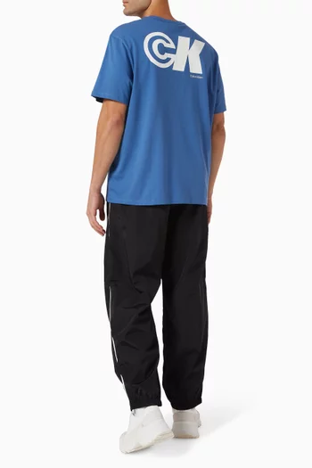 تي شيرت بطبعة شعار الماركة قطن