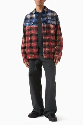 قميص بشعار الماركة المقوس ونقشة مربعات قطن