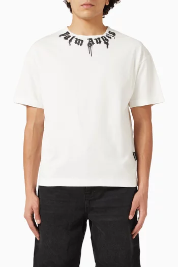 تي شيرت بطبعة شعار الماركة قطن