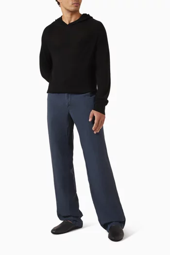 كنزة بغطاء رأس منسوجة