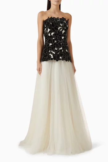 فستان سهرة اليسي بتطريزات زهور مفرغة وتنورة واسعة مخمل