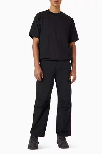 بنطال مزين بشعار الماركة نايلون معاد تدويره