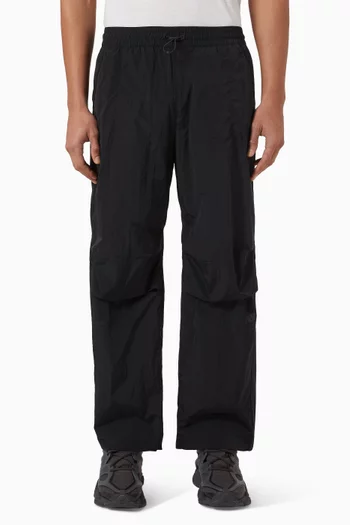 بنطال مزين بشعار الماركة نايلون معاد تدويره