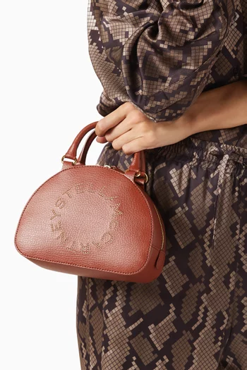 حقيبة بيد علوية وشعار الماركة مرصع بحلي جلد ألتر مات