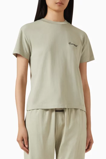 تي شيرت بقصة كلاسيكية