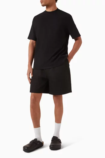 تي شيرت بطبعة مكعبات قطن