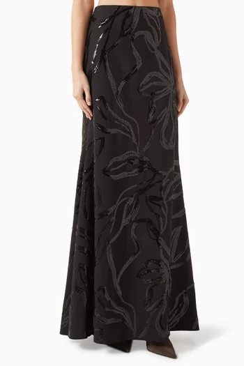 تنورة طويلة مطرزة بالترتر