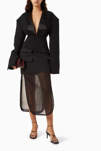 بلوزة توكسيدو بياقة عريضة بطيات