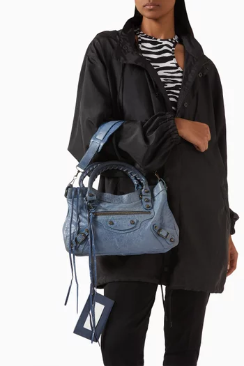 2000s First City Distressed Shoulder Bag in Leather