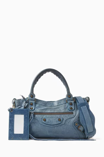 2000s First City Distressed Shoulder Bag in Leather