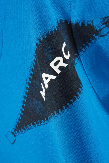 تي شيرت بشعار الماركة وسحّاب قطن