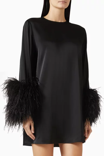 فستان قصير مزين بالريش ستان