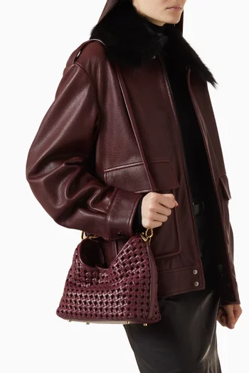 حقيبة بومرانج صغيرة بتصميم مجدول جلد