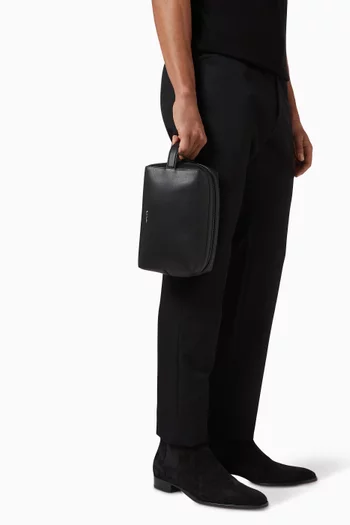 Straw-Grain Wash Bag in Embossed Leather