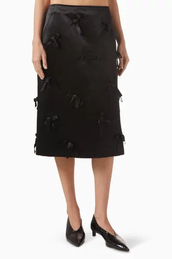 تنورة متوسطة الطول بعقد