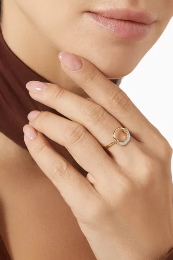 Circle Diamond Ring in 18kt Gold