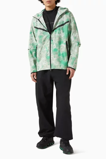 جاكيت واقٍ من الرياح بنقشة مموهة منسوج بتقنية Dri-FIT