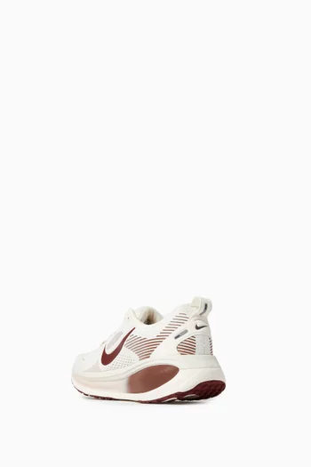 Vomero 18 Sneakers in Mesh