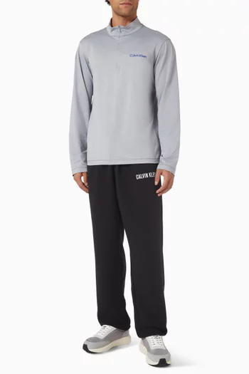 تي شيرت معالج بسحّاب قصير وقماش سريع الجفاف