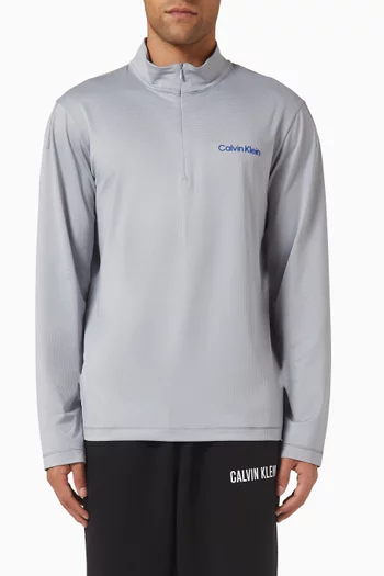 تي شيرت معالج بسحّاب قصير وقماش سريع الجفاف