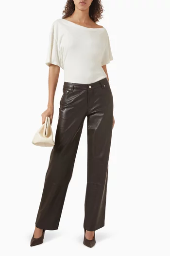 بنطال جينز بقصة فضفاضة وخصر منخفض