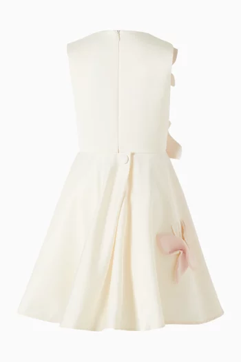 فستان بتصميم فراشة