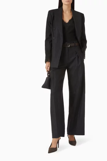 بلوزة بأشرطة مطرزة بدانتيل جيرسيه