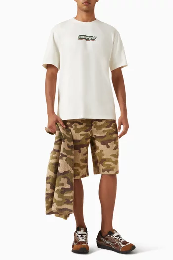 تي شيرت بطبعة ملصق قطن