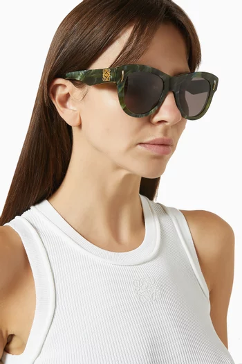 نظارة شمسية بشعار الماركة وإطار فراشة أسيتات