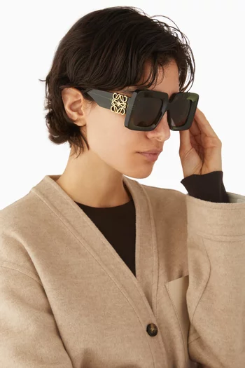 نظارة شمسية بشعار الماركة وإطار مربع أسيتات