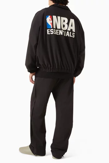 جاكيت رياضي بسحّاب وشعار الماركة