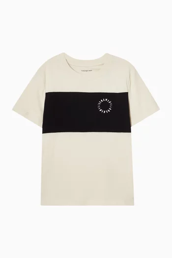 تي شيرت مقسّم بألوان وبطبعة قطن