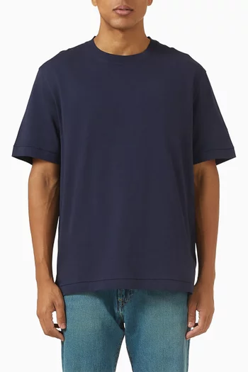 تي شيرت بفتحة رقبة مستديرة