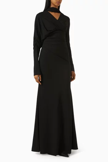 فستان بقصة حورية البحر مزين بشال