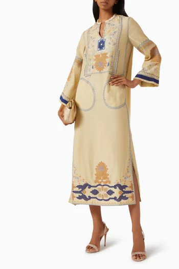 قفطان مزين بتطريزات