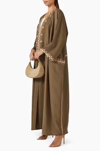 عباية مطرزة