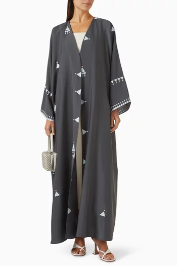 عباية مطرزة