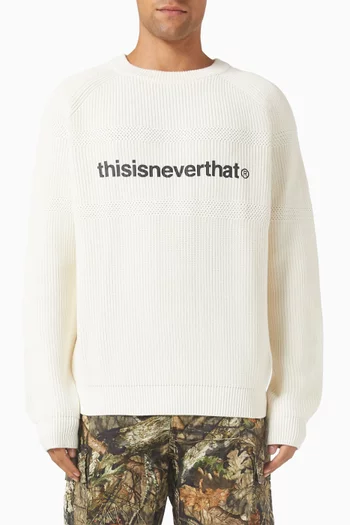 سترة منسوجة بشعار الماركة