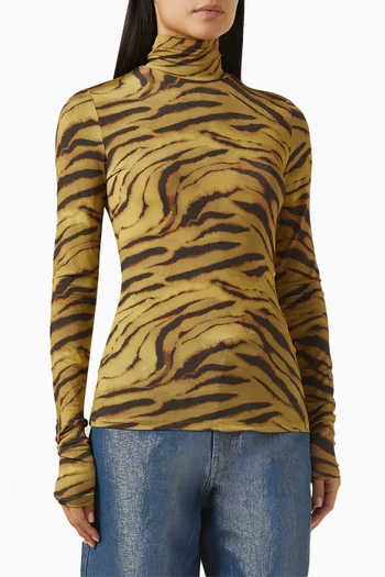 بلوزة بياقة عالية ونقشة جيرسيه